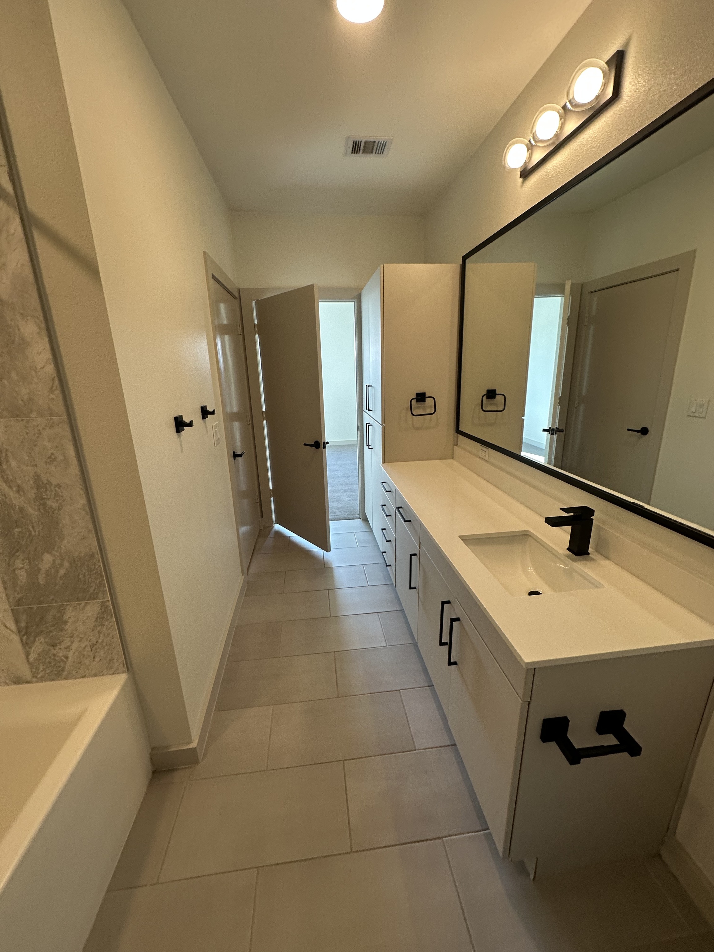 Double Vanity Bath cleaned by Luxe Luxury Cleaning