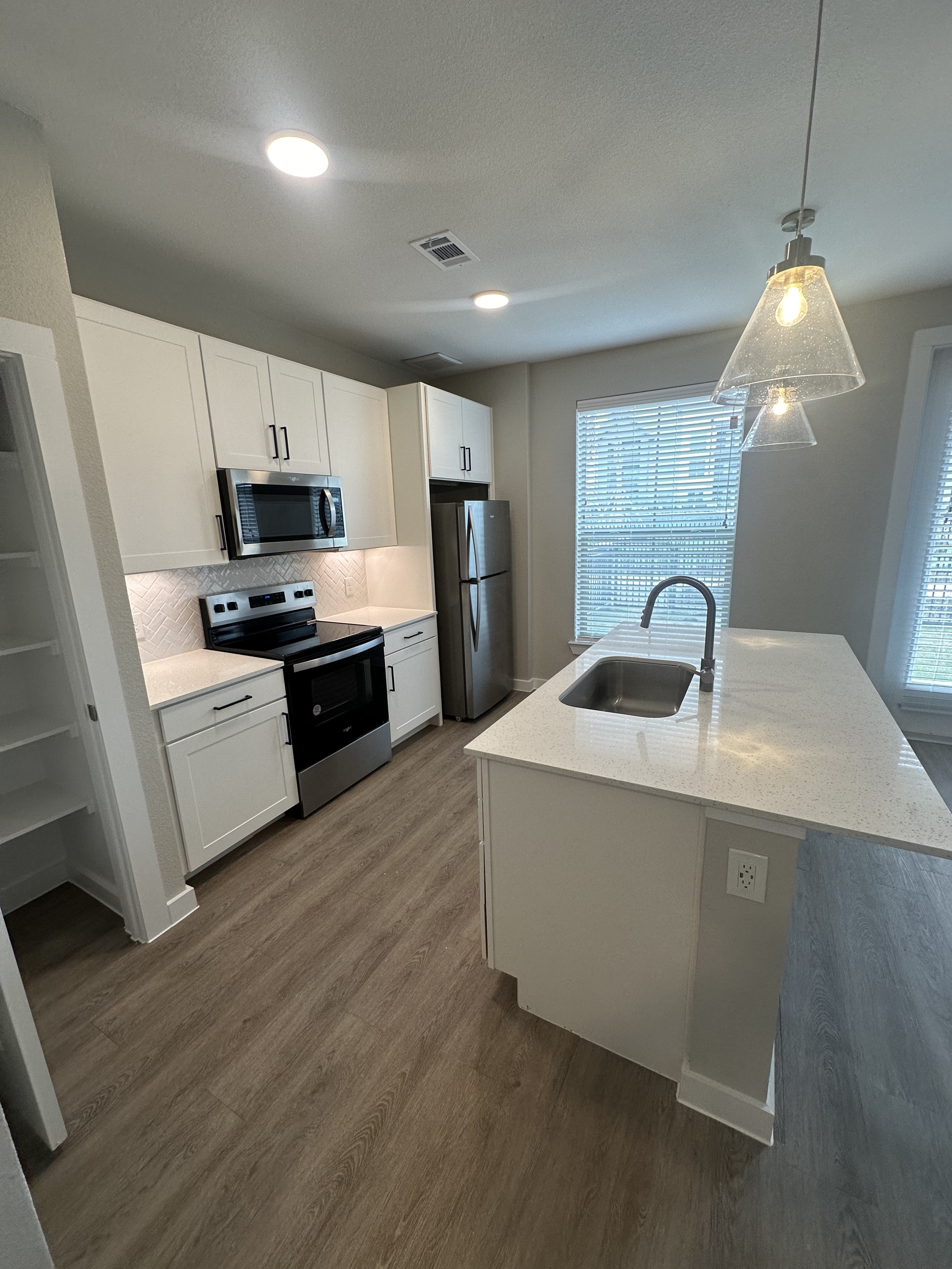 White Shaker Kitchen cleaned by Luxe Luxury Cleaning