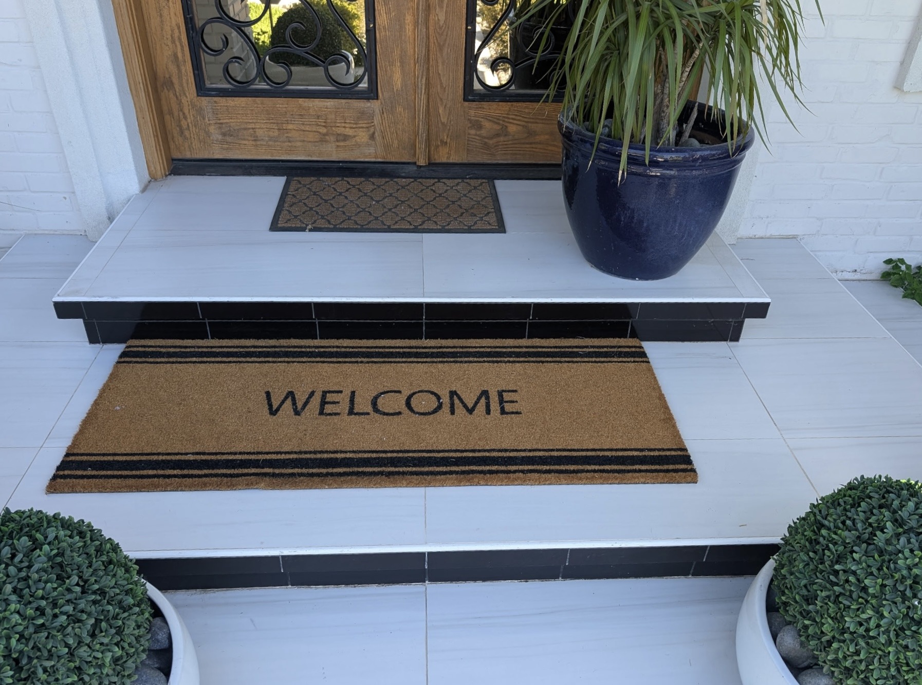 Front Entry cleaned by Luxe Luxury Cleaning