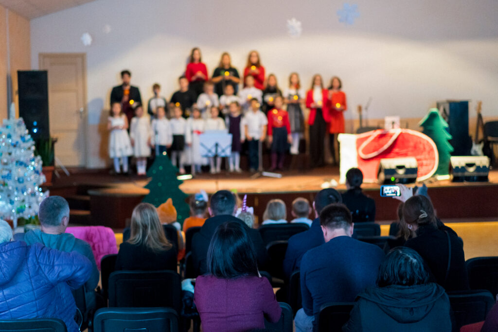Many parents watching a K-12 schools music performance
