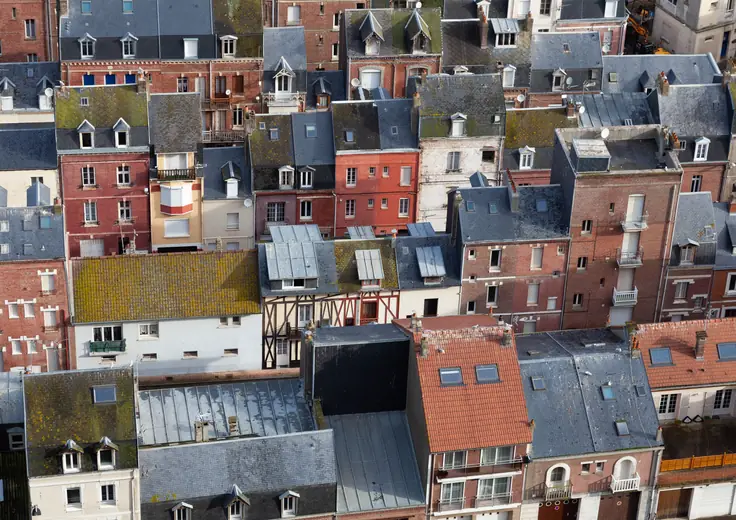 Aerial view of multiple single-family homes in a residential neighborhood