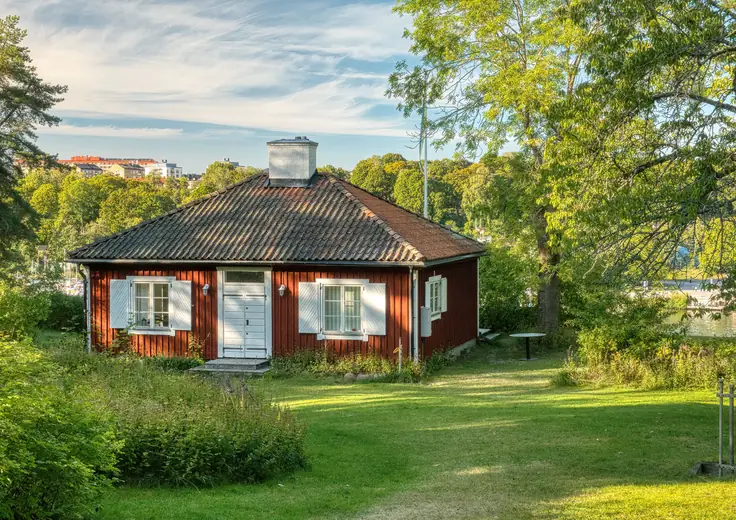 Single-family rental home with a front lawn and lake in the background
