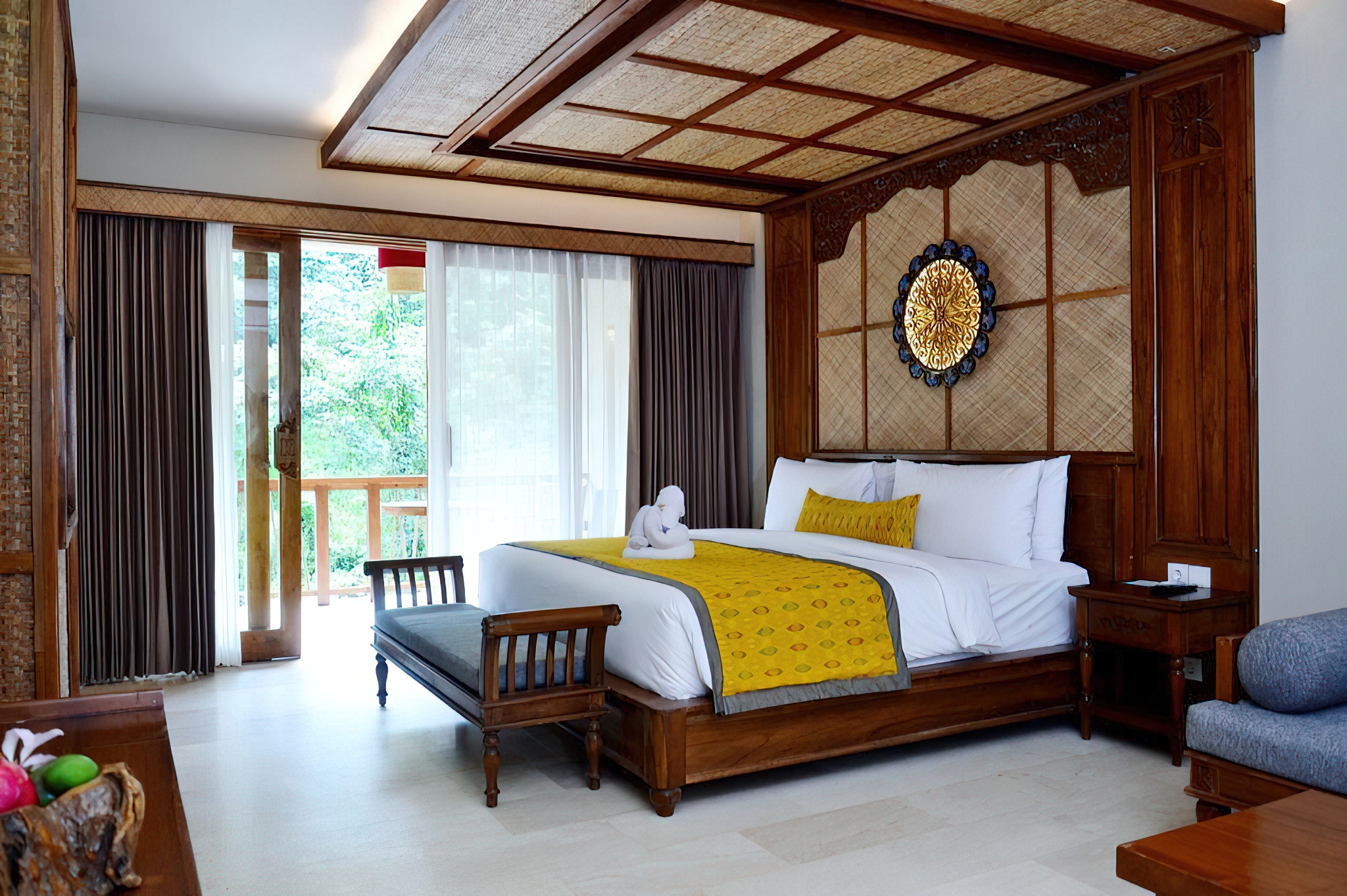 Kenran Suite interior with a king bed facing the jungle-facing windows