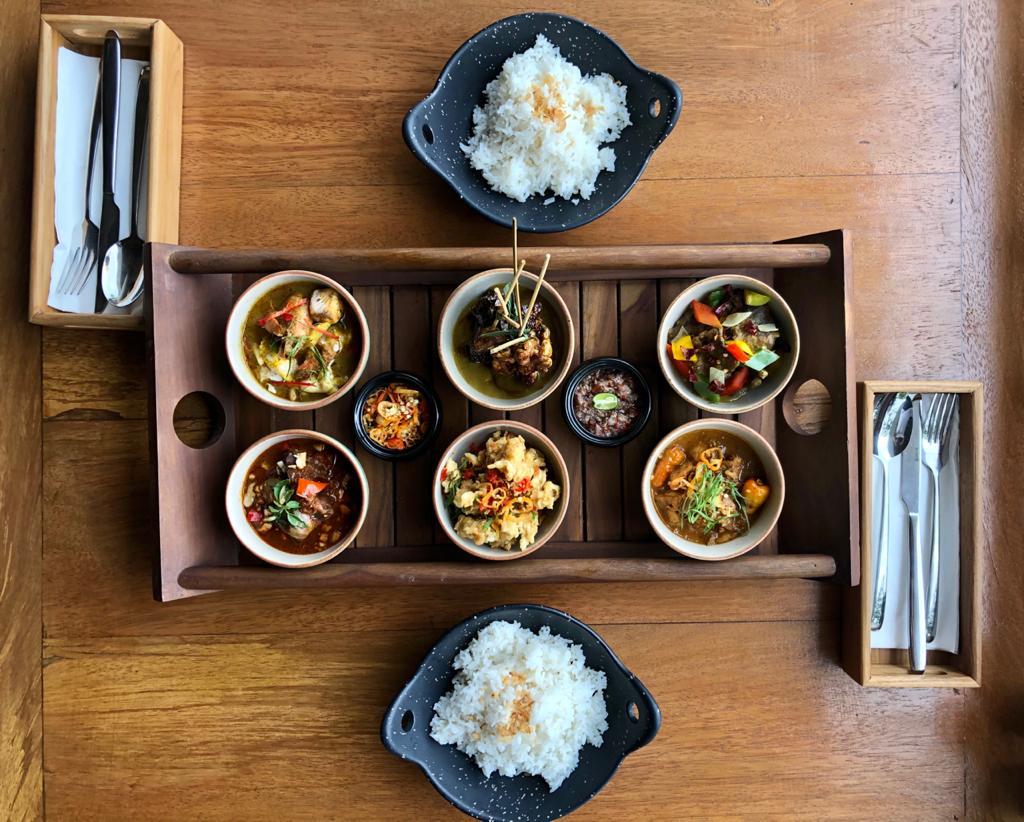 Paket Megibung sharing dishes at T’dung Restaurant