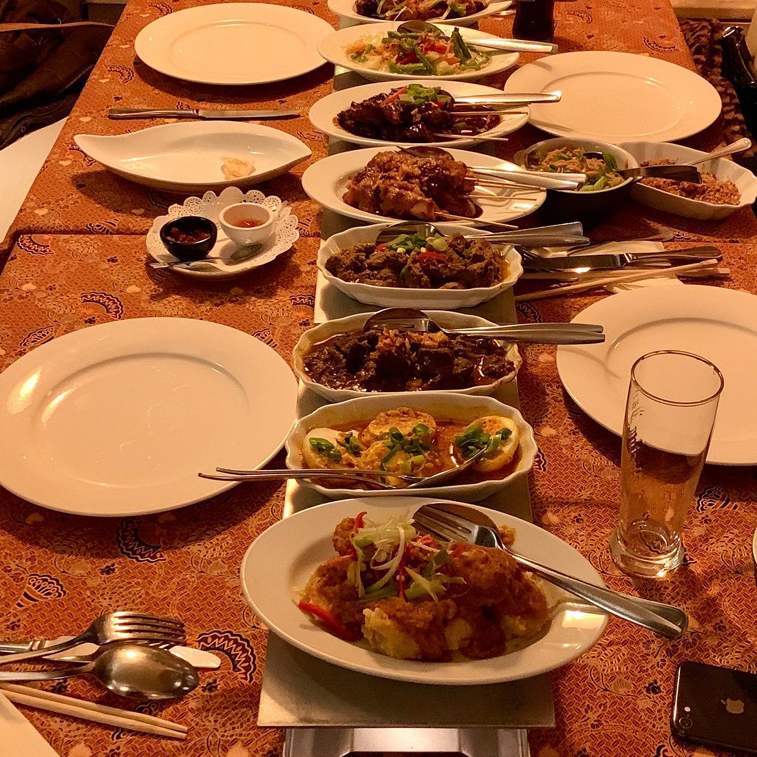 Rijsttafel met Indonesische gerechten bij Indrapura Rijswijk