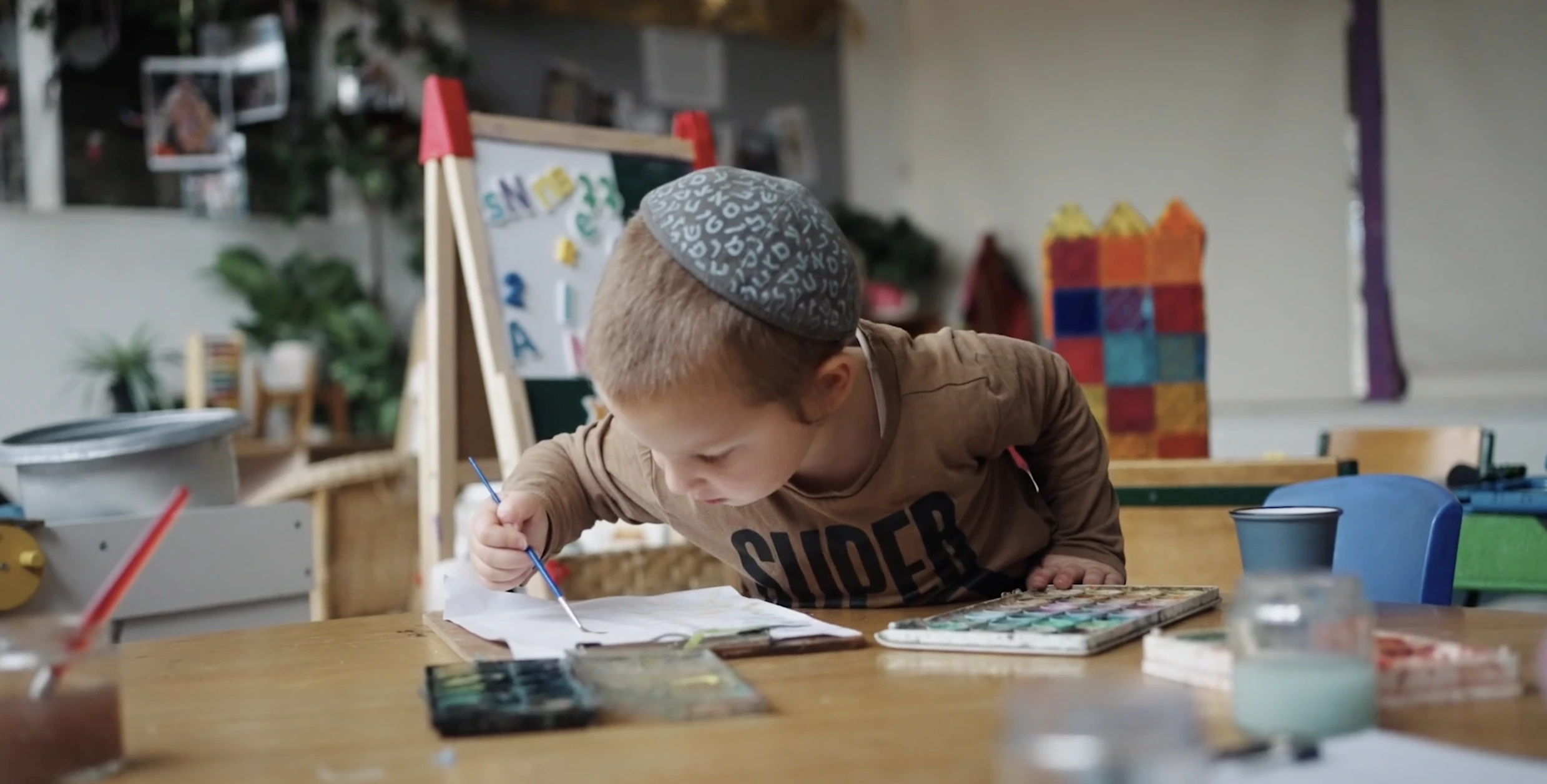 Children learning the Alef Bet through art at Ganenu