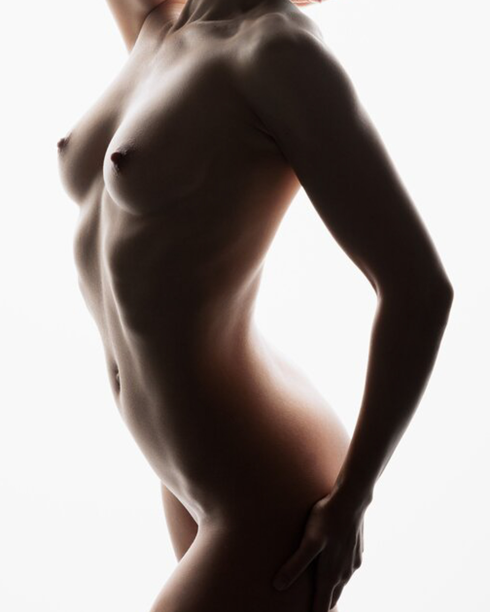 Art nude siluettikuva naisesta.