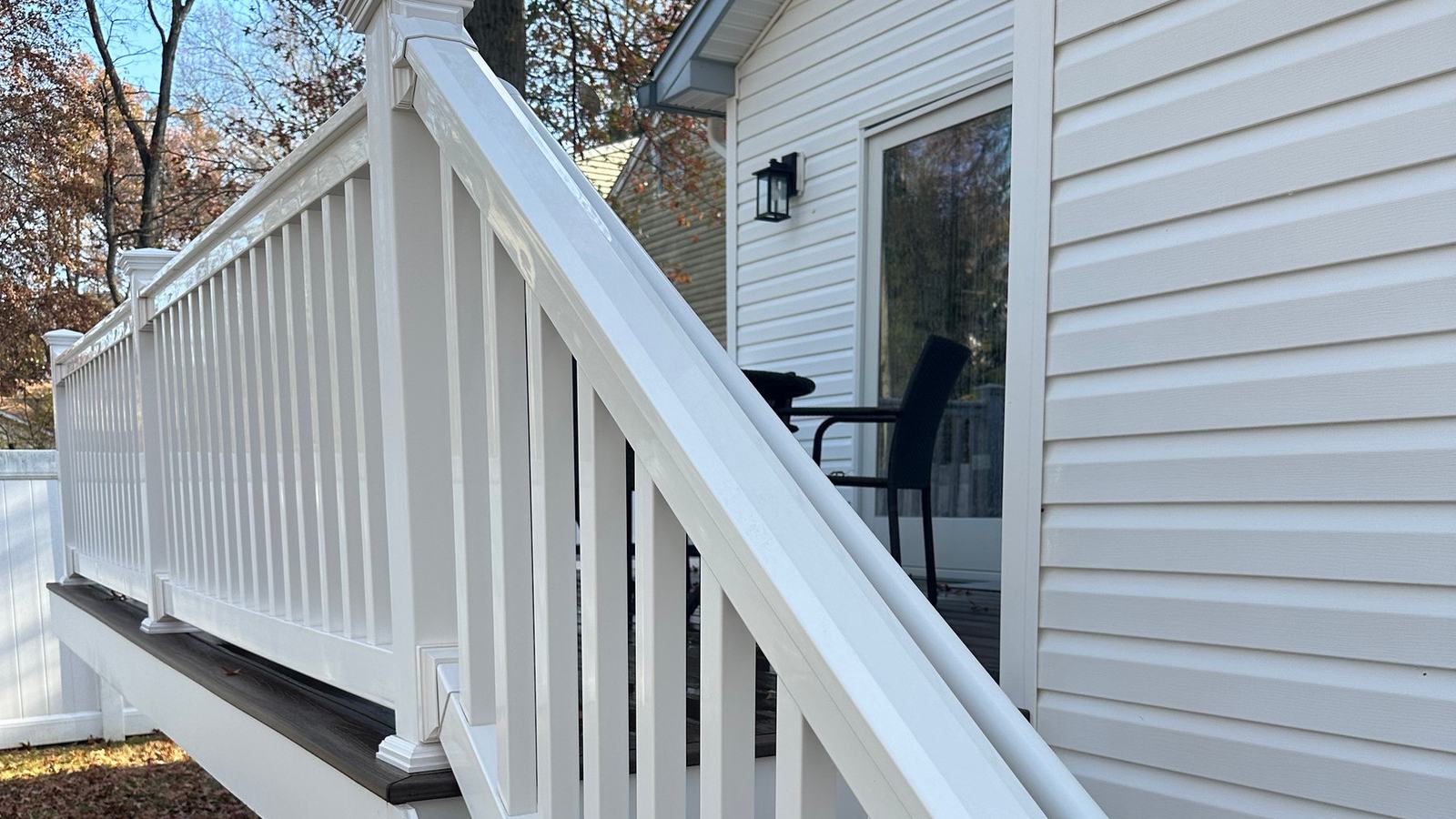White vinyl deck railing after cleaning, back to bright white