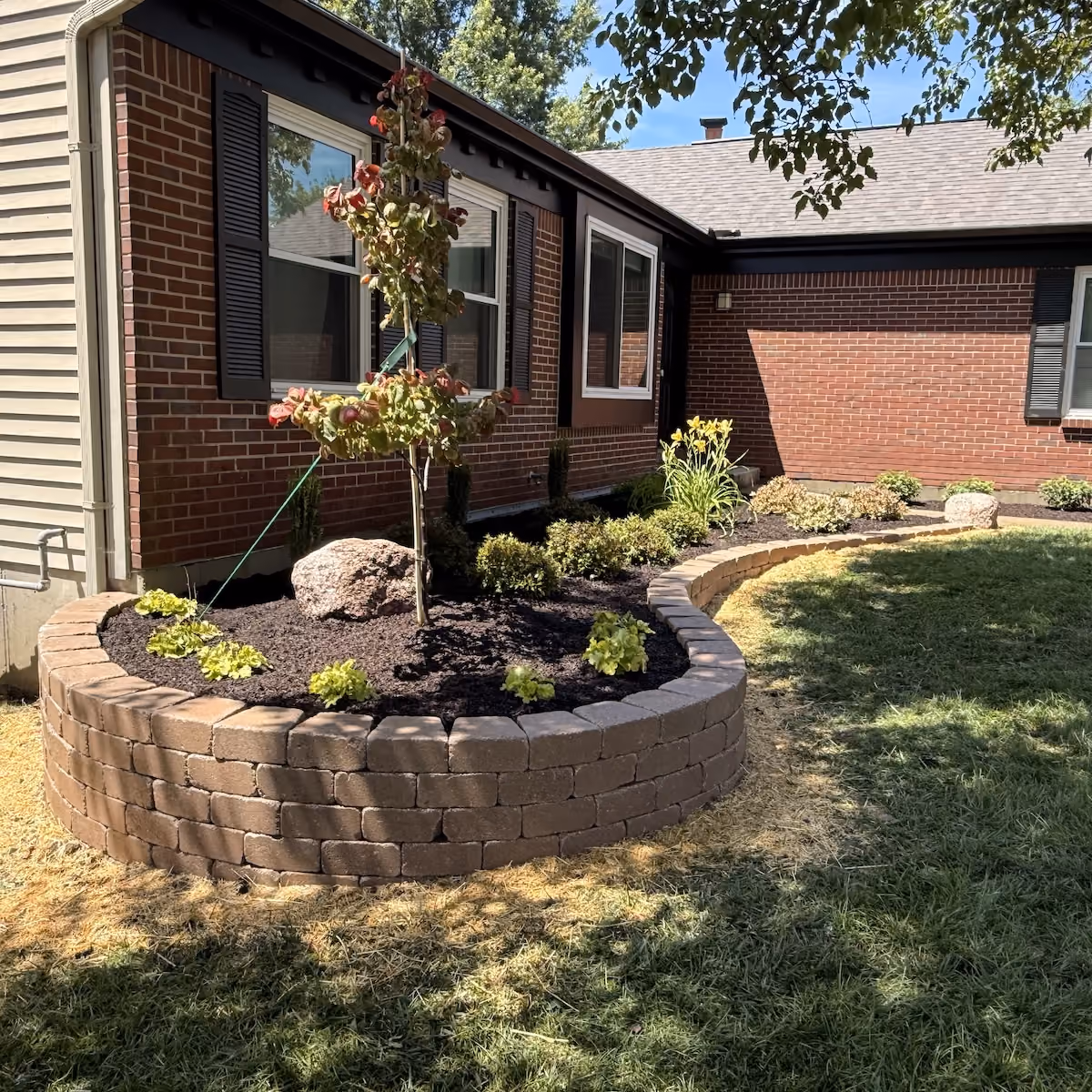 Shrub trimming and landscape bed maintenance by Triscapes