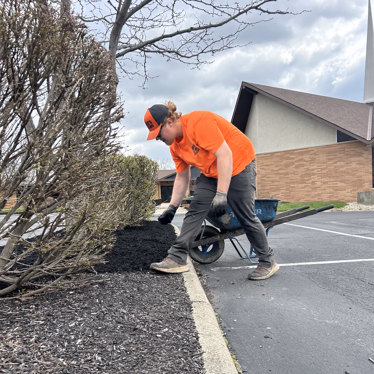 Local lawn care professionals at Howie’s Lawn Care LLC in Hilliard, Ohio