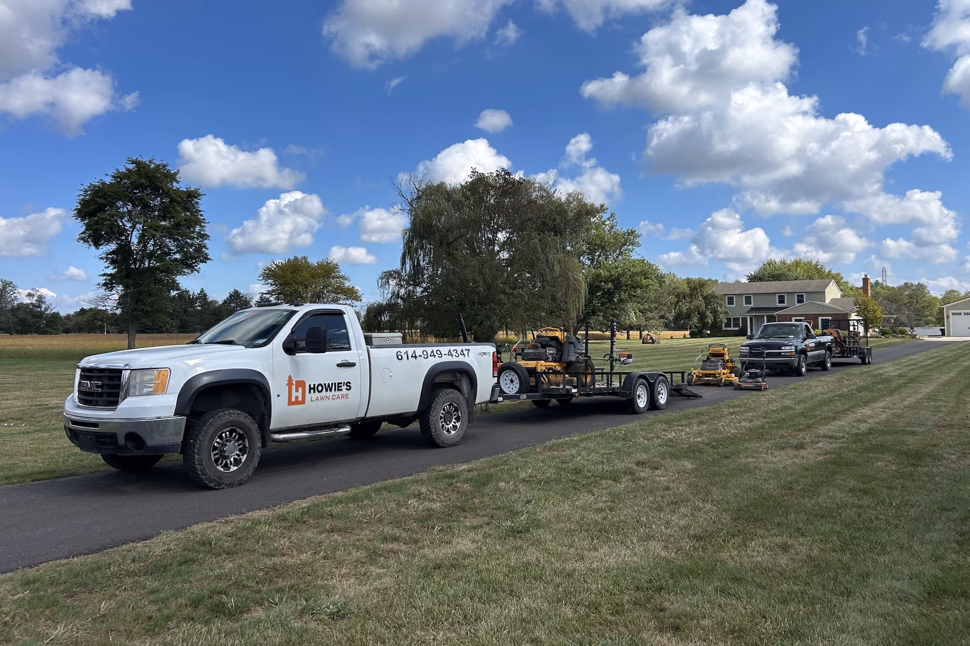 Freshly maintained residential lawn by Howie’s Lawn Care LLC in Hilliard, Ohio