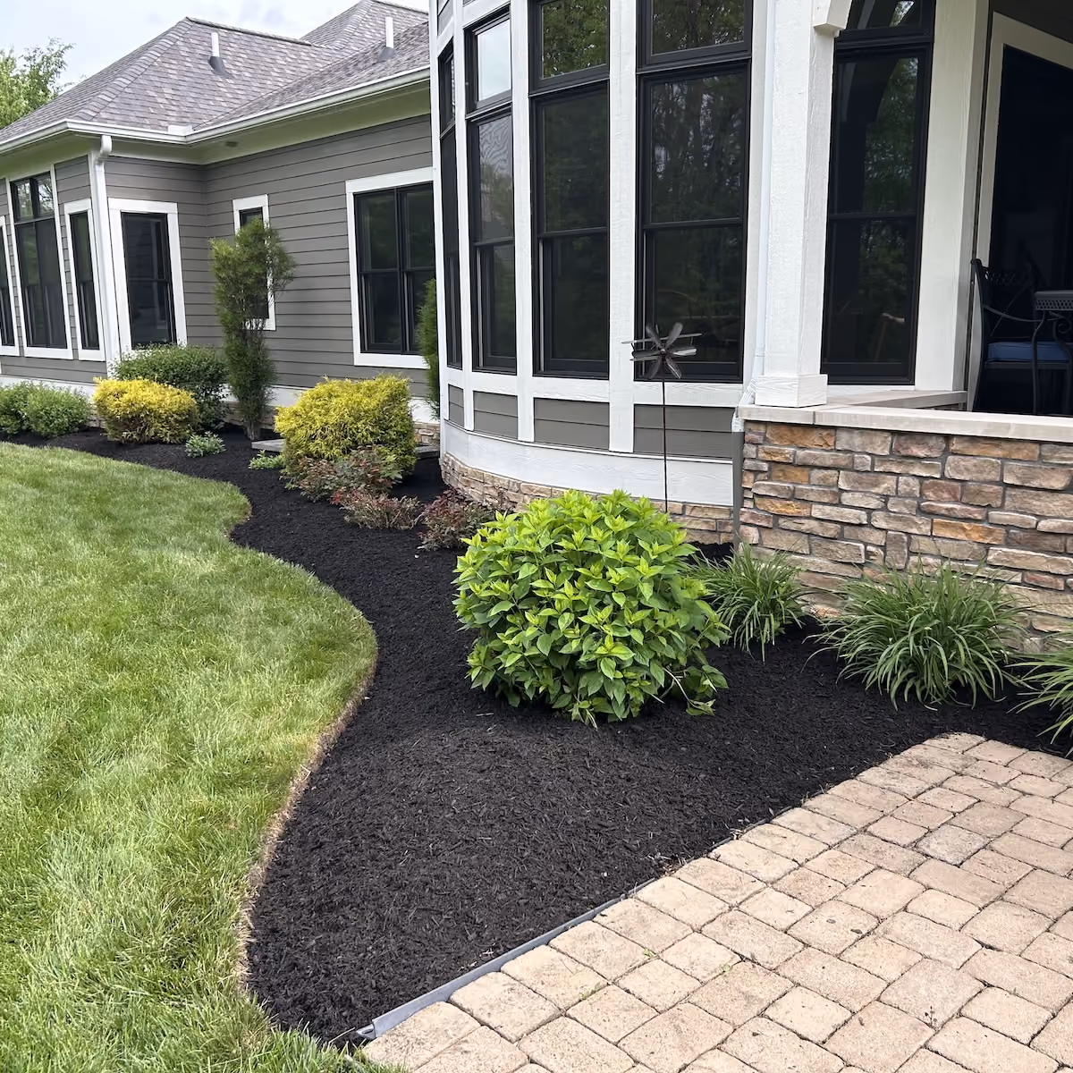 Fresh mulch installation near me by Howie’s Lawn Care LLC in West Jefferson, Ohio