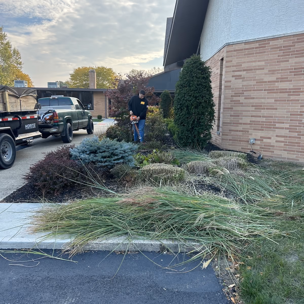 Professional yard cleanup near me by Howie’s Lawn Care LLC in Plain City, Ohio