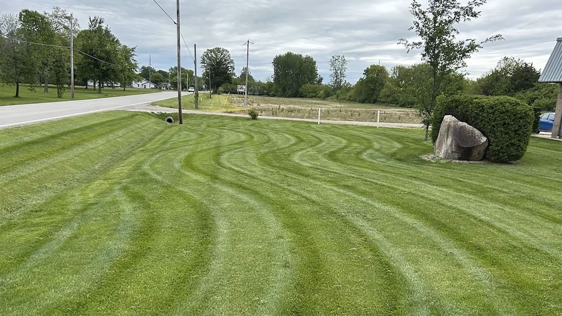 Lawn Care and Landscaping near me by Howies Lawn Care