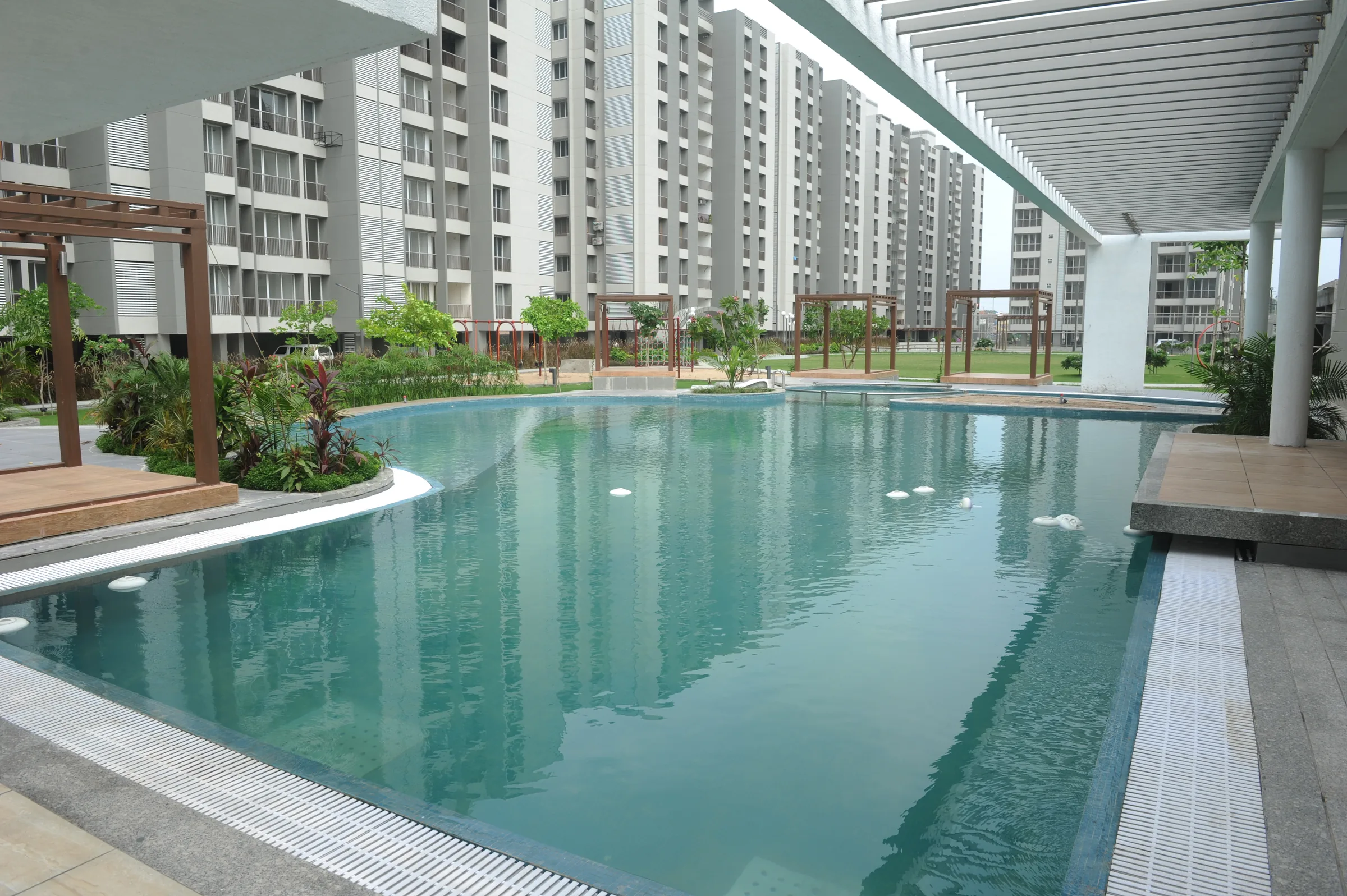Shangri-La swimming pool beside the pergola