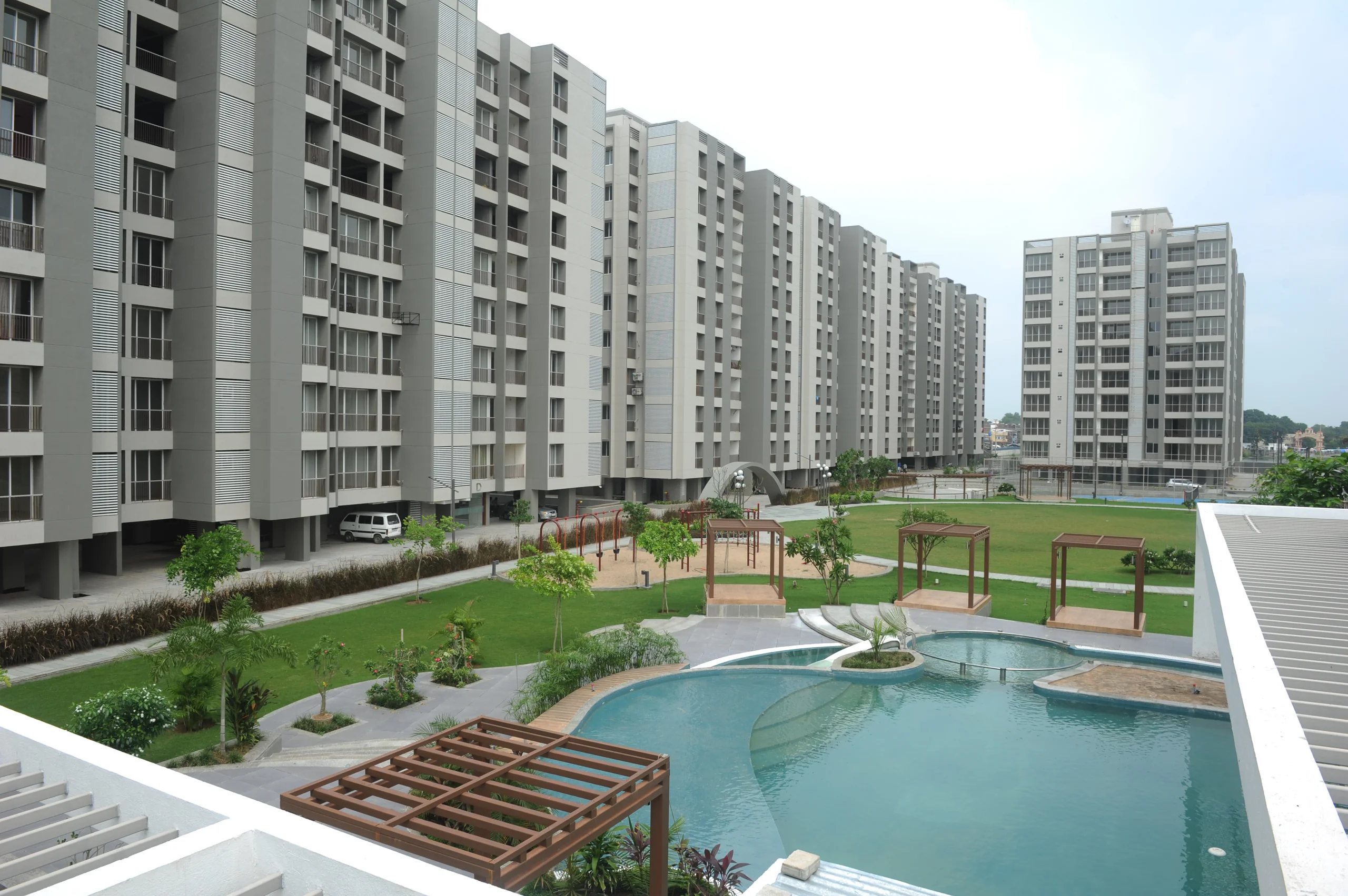Shangri-La clubhouse swimming pool