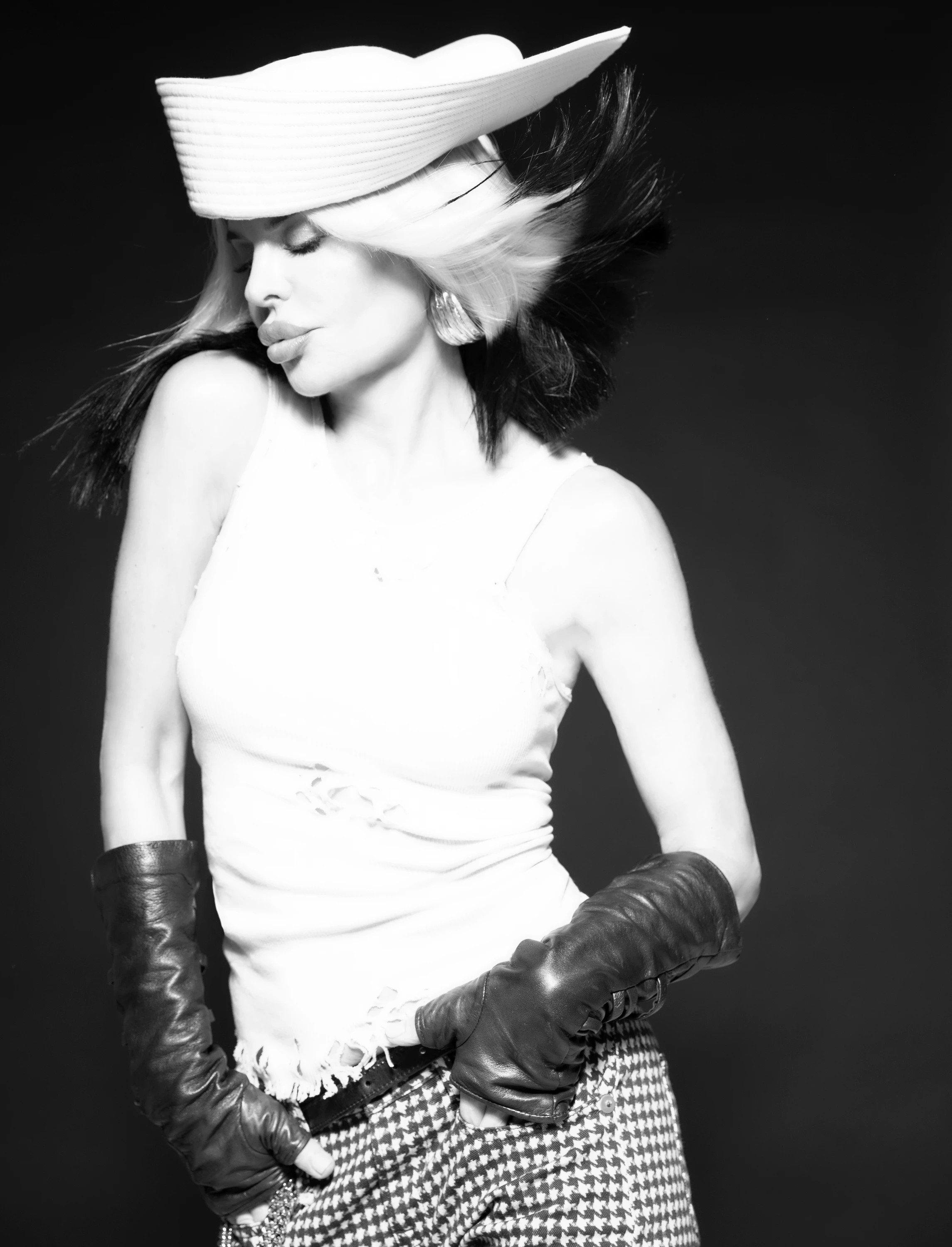 Black-and-white portrait of Lisa Rinna in a pale hat.