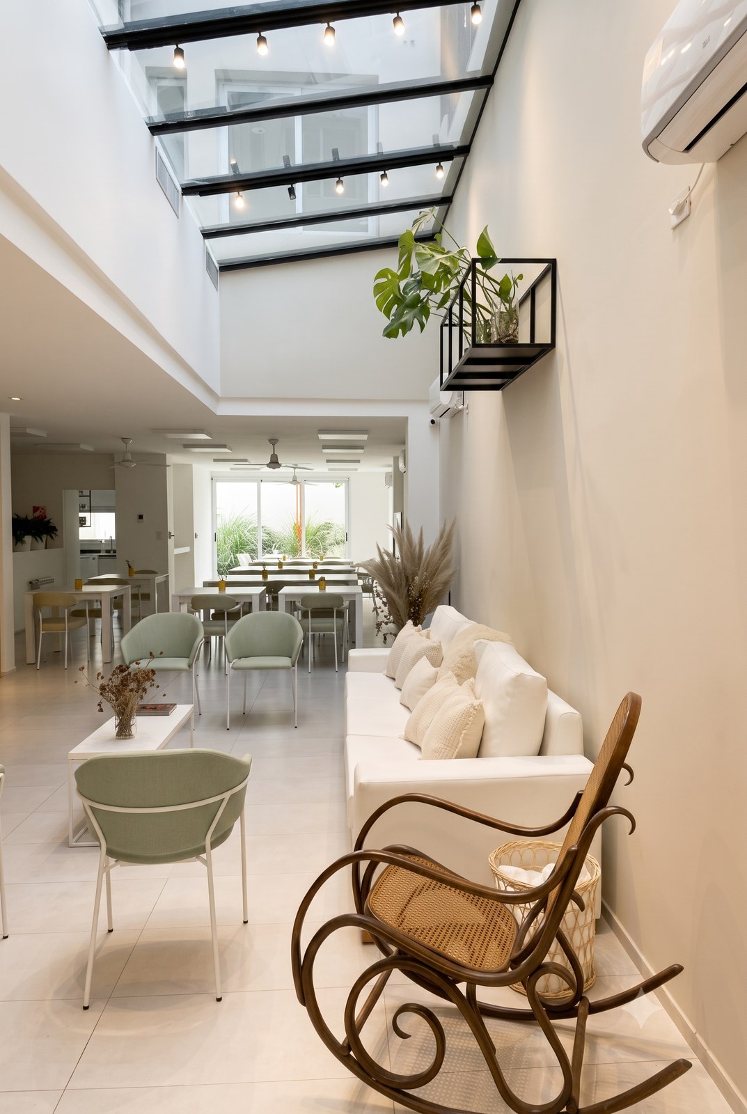 Entrada de Casa Cuidando, residencia para adultos mayores en La Plata