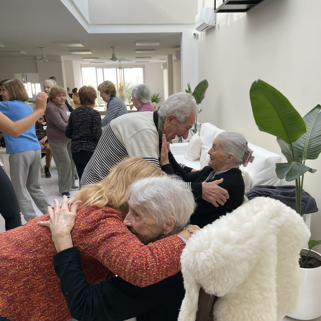Entrada de Casa Cuidando, residencia para adultos mayores en La Plata