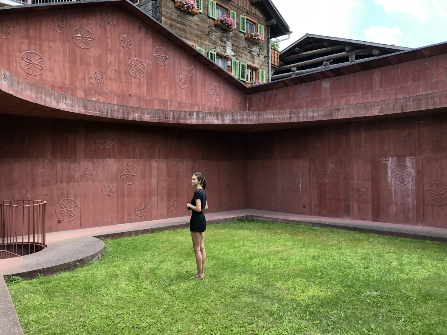 Valerio Olgiati's Atelier Bardill in Scharans: a gabled concrete shell whose interior is largely an open courtyard with a circular oculus