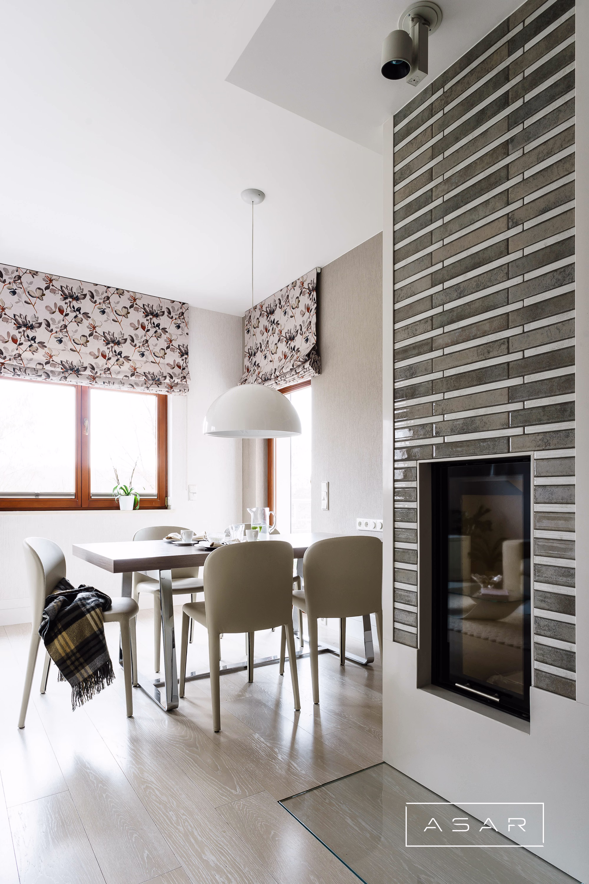 ASAR projekt – Apartament seniora – jasna część dzienna z jadalnią i zabudową
