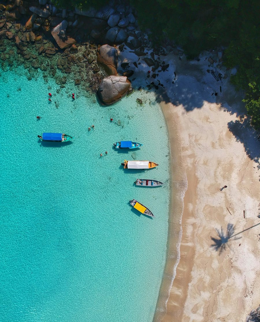 Crique turquoise vue du ciel