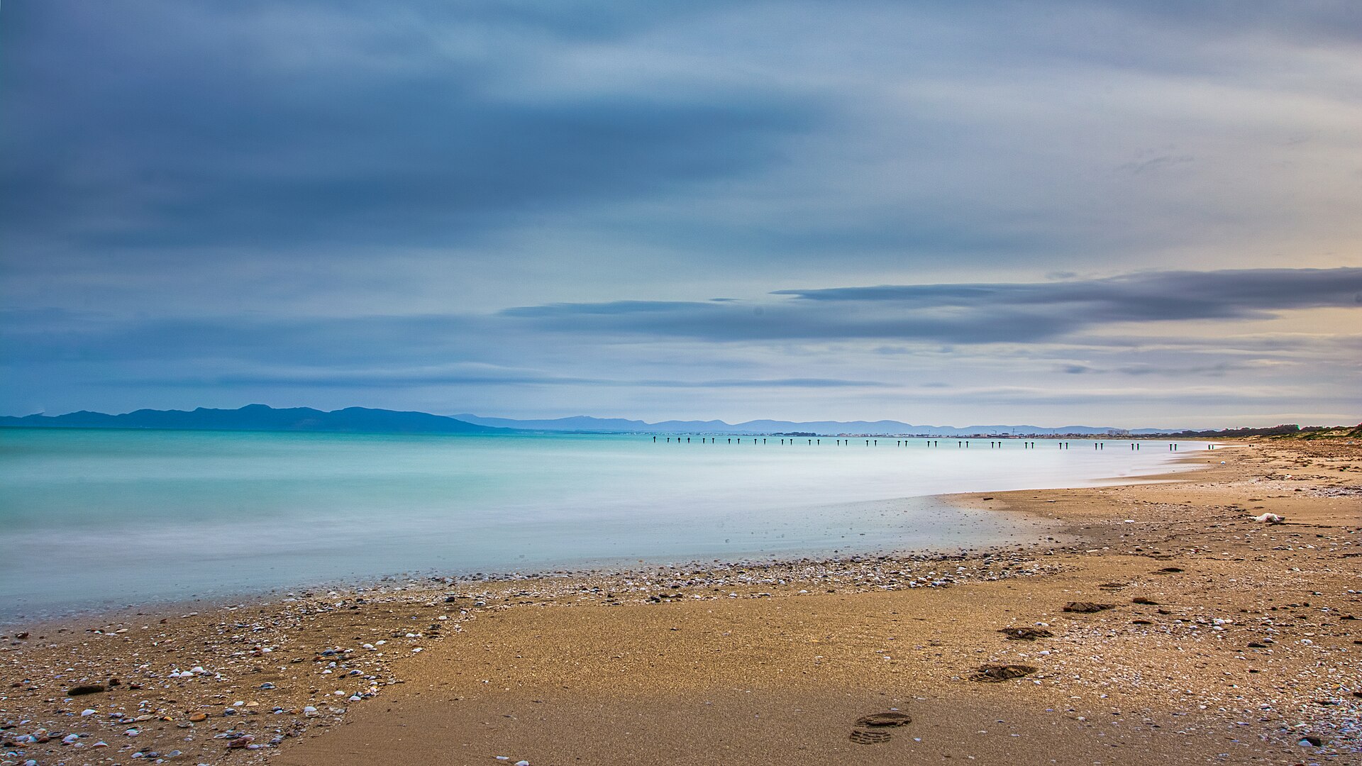 Une plage déserte de Djerba