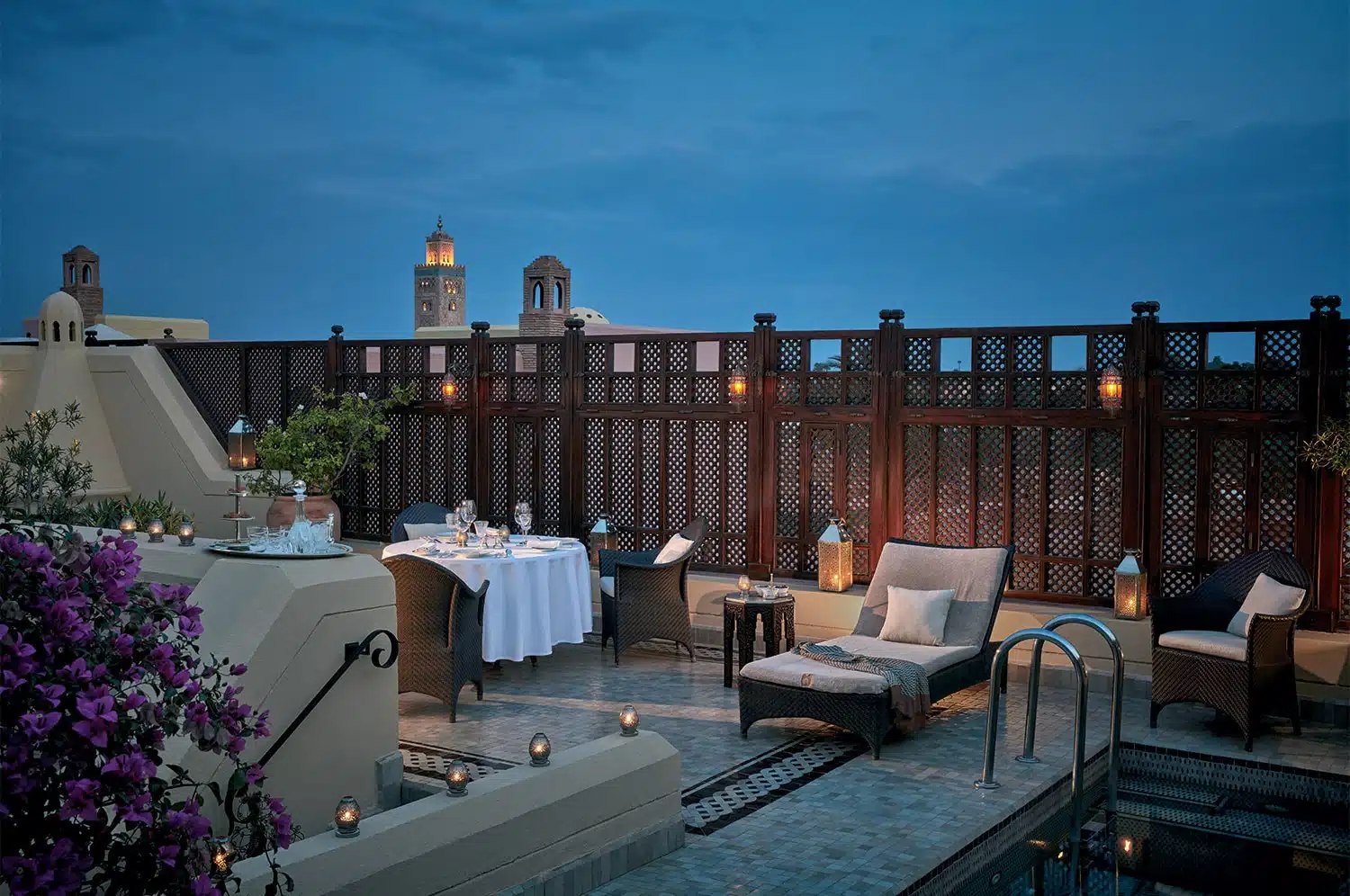 Terrasse d'un riad privé avec bassin ; la configuration dépend de la catégorie réservée.
