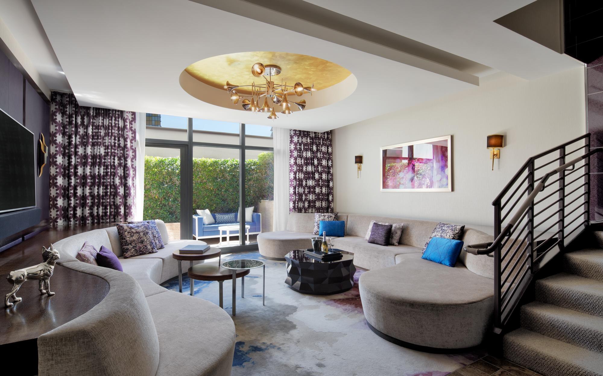 Salon sur deux niveaux d'une suite Lanai du Cosmopolitan ; The Cosmopolitan of Las Vegas, Las Vegas.