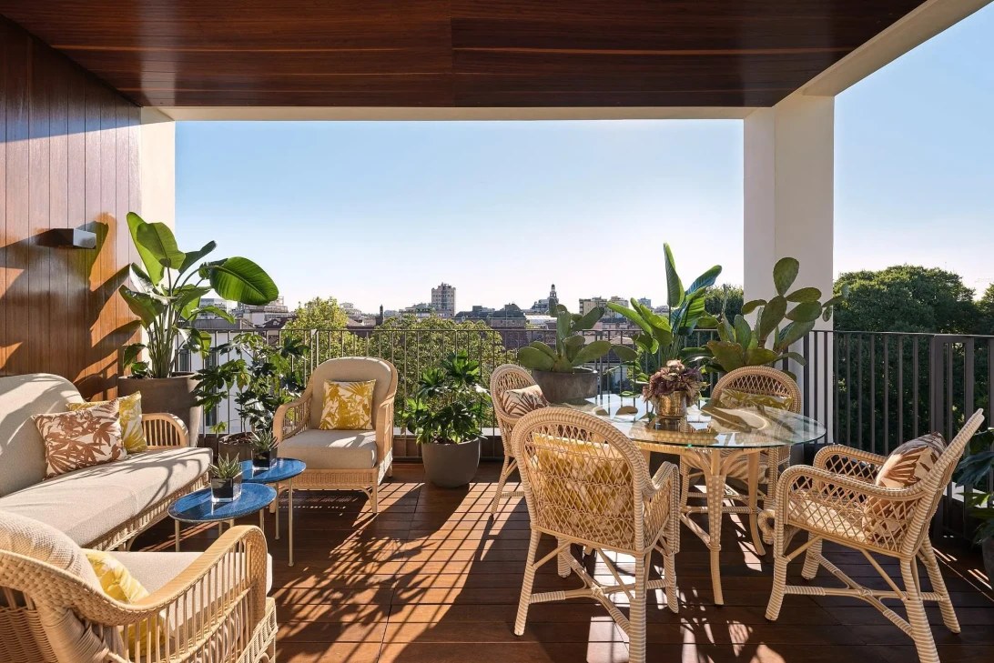 La terrasse d'une suite, un équipement réservé à cette catégorie.