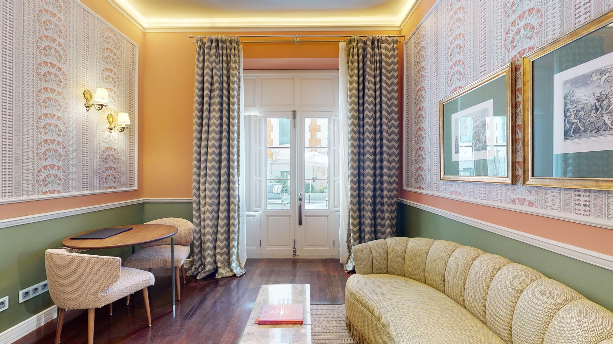 Le coin salon d’une chambre - Santo Mauro à Madrid.