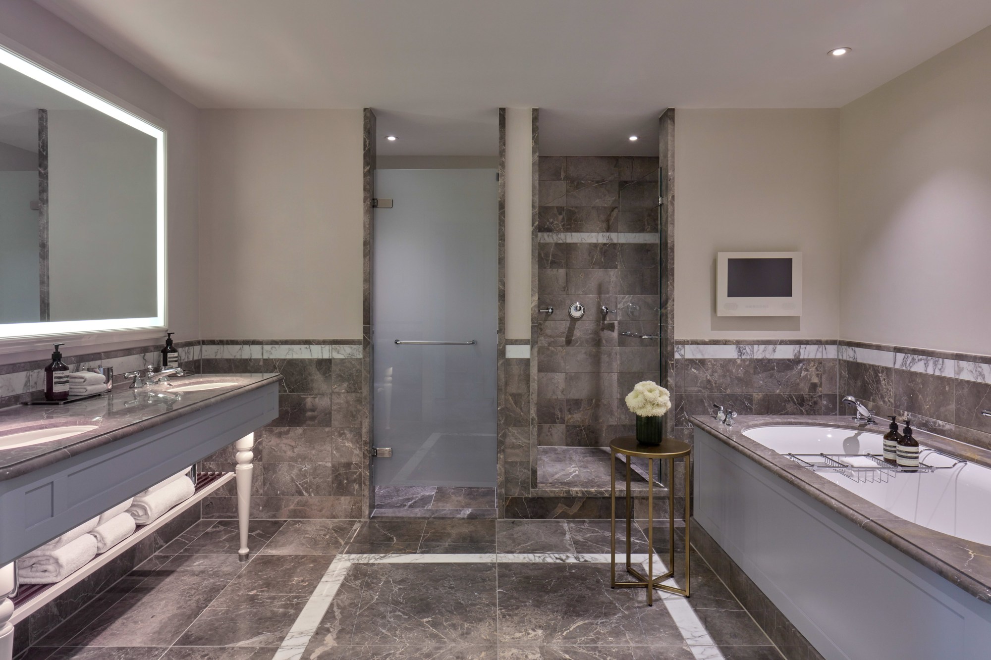 Une salle de bains de suite au Waldorf Astoria Amsterdam