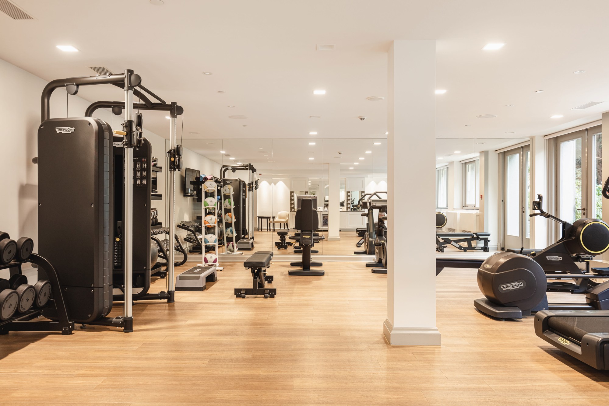 La salle de sport du Waldorf Astoria Amsterdam et ses appareils
