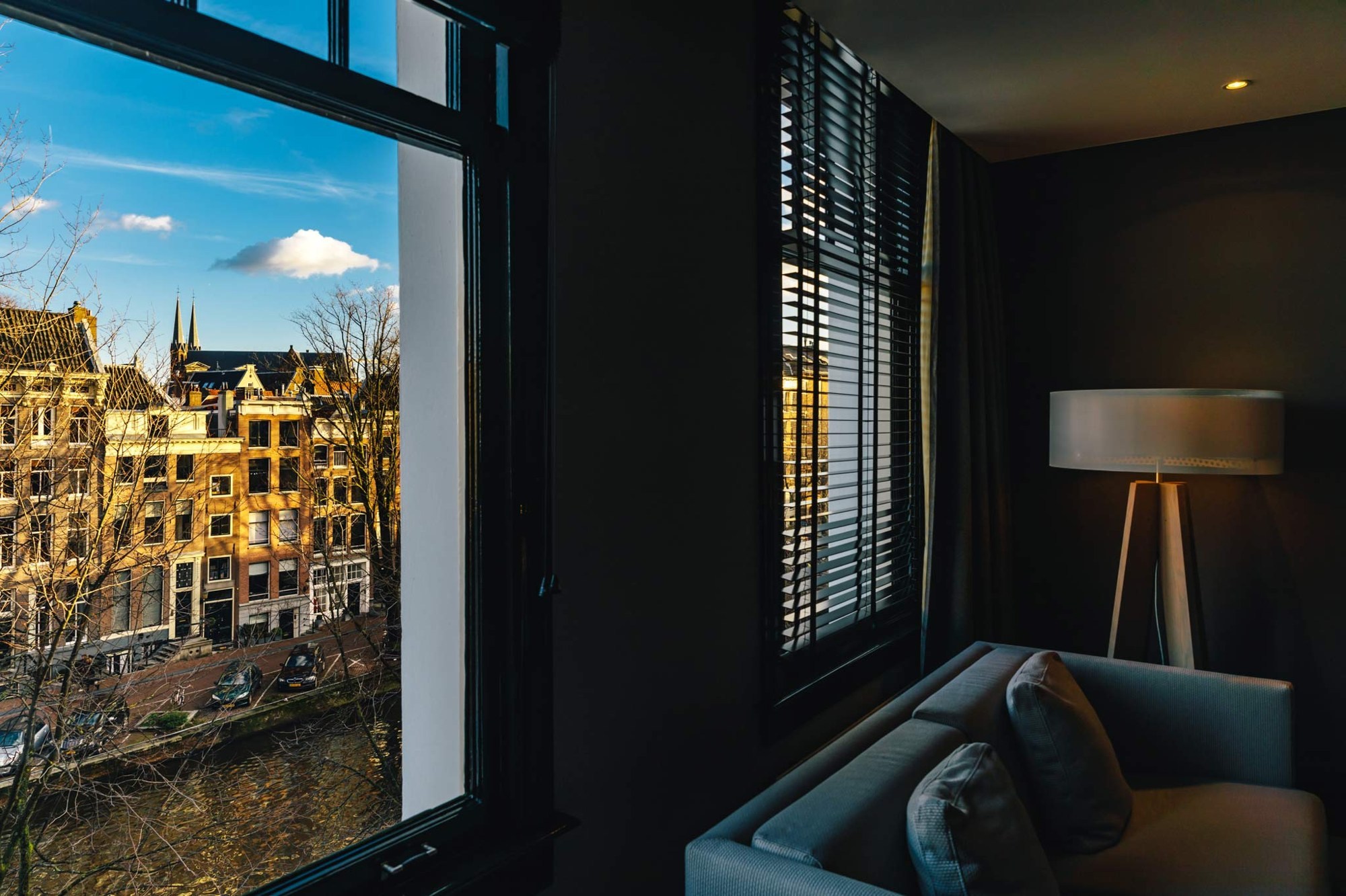La vue sur le canal depuis une chambre du Dylan Amsterdam