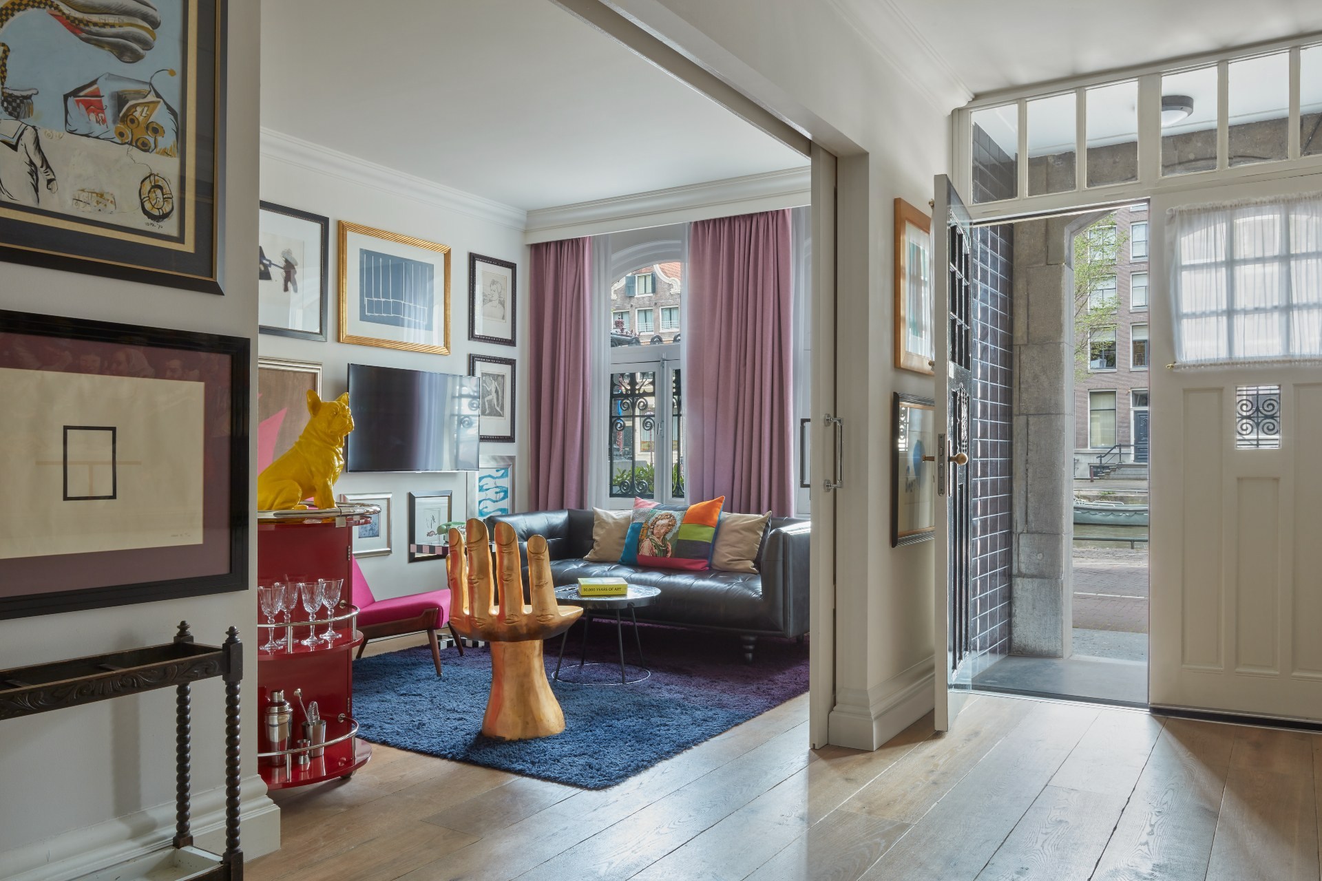 Le salon de l’Art Collector’s Suite du Pulitzer Amsterdam