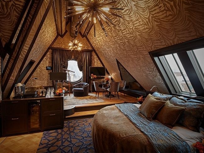 La Rooftop Stage Suite de l’Hotel TwentySeven Amsterdam, avec sa baignoire ronde