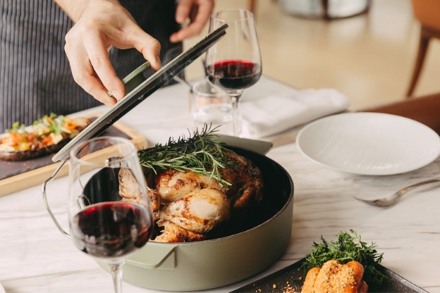 Un plat de viande découpé à table - Château d'Ouchy, Lausanne.