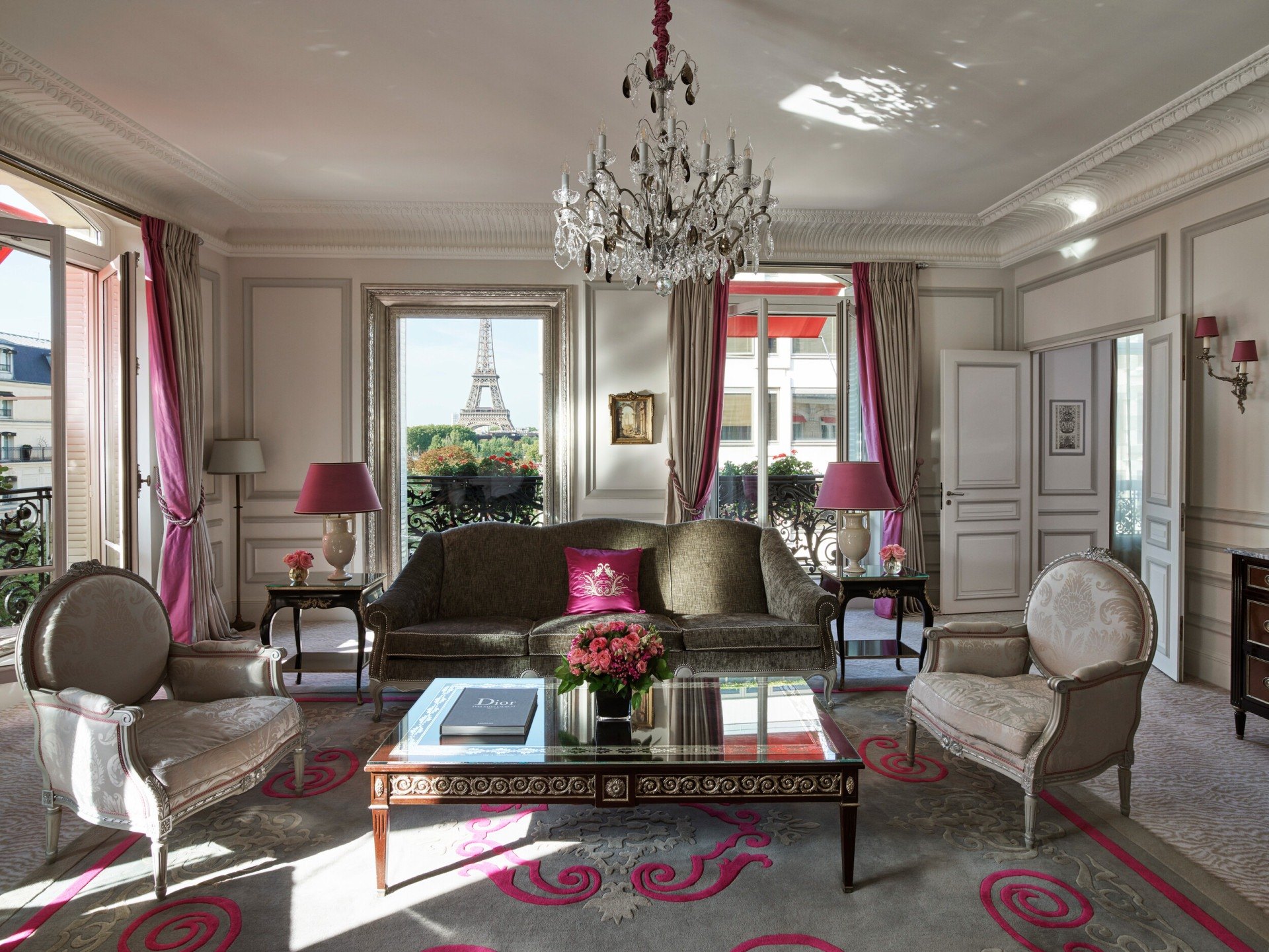 Hôtel Plaza Athénée, Dorchester Collection Paris