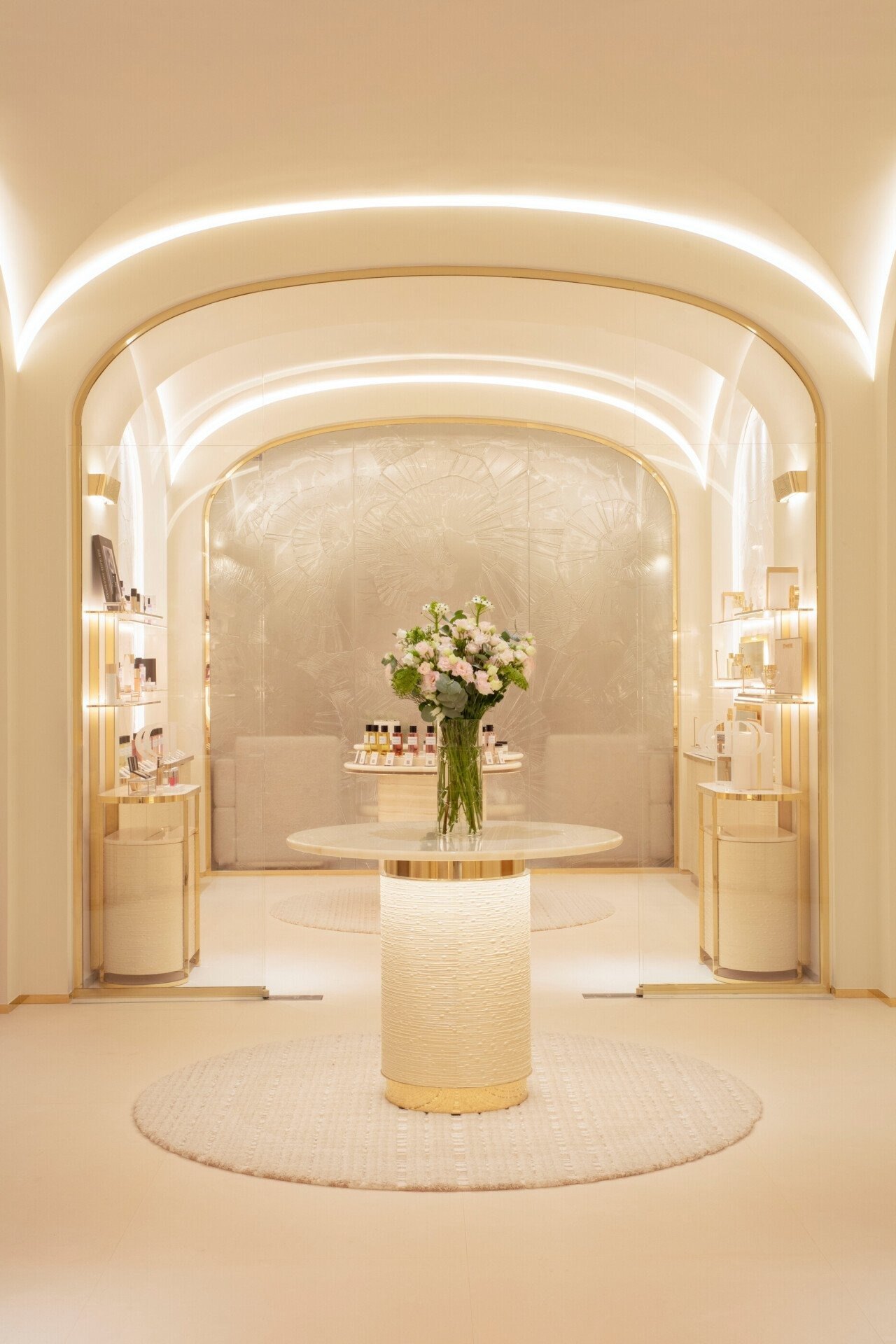 Hôtel Plaza Athénée, Dorchester Collection Paris