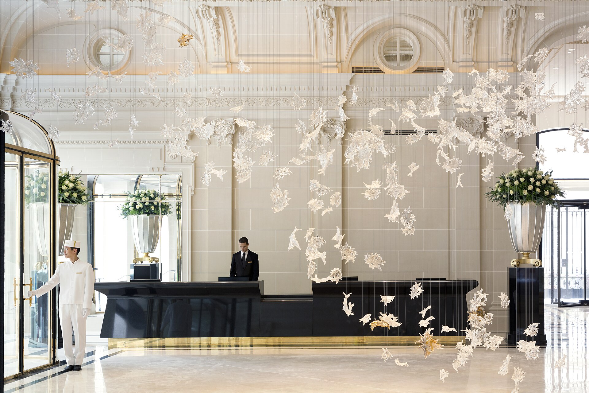 Lobby et réception du Peninsula Paris, ancienne grande salle à manger de l'Hôtel Majestic