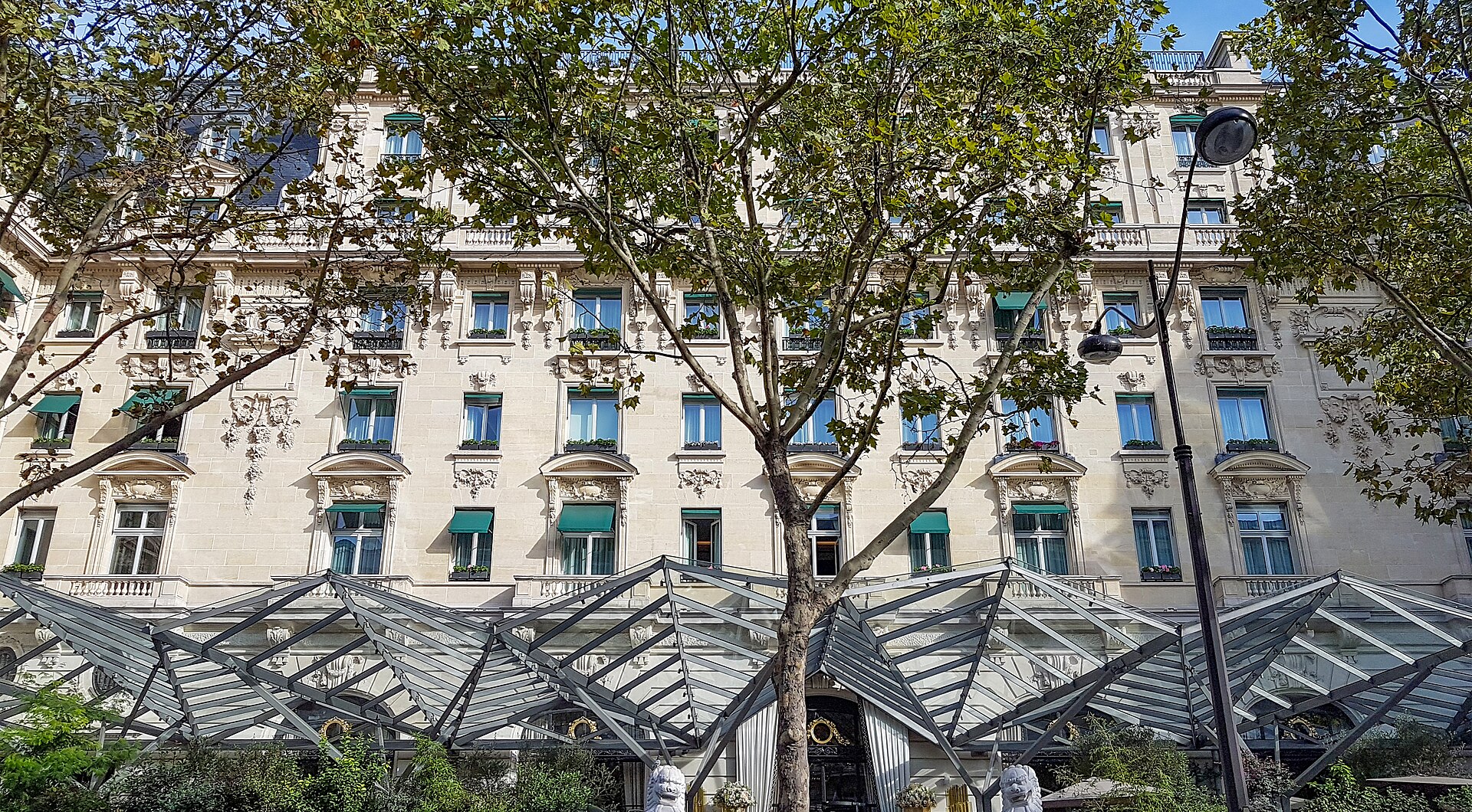 Façade de jour du 19 avenue Kléber, ancien Hôtel Majestic de 1908