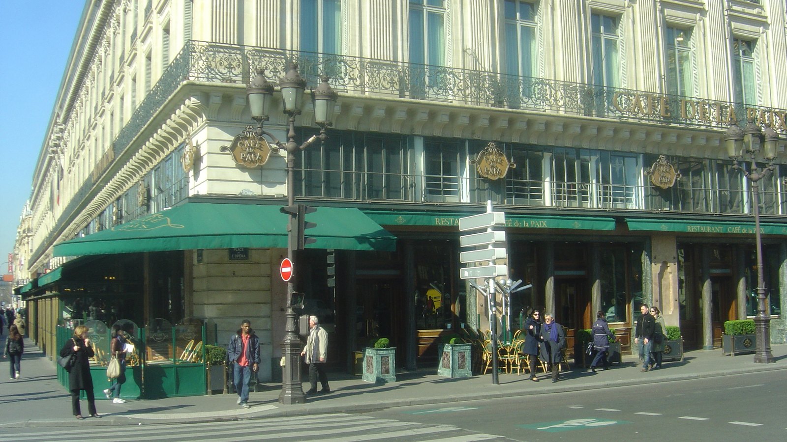 La terrasse du Café de la Paix et la place de l'Opéra
