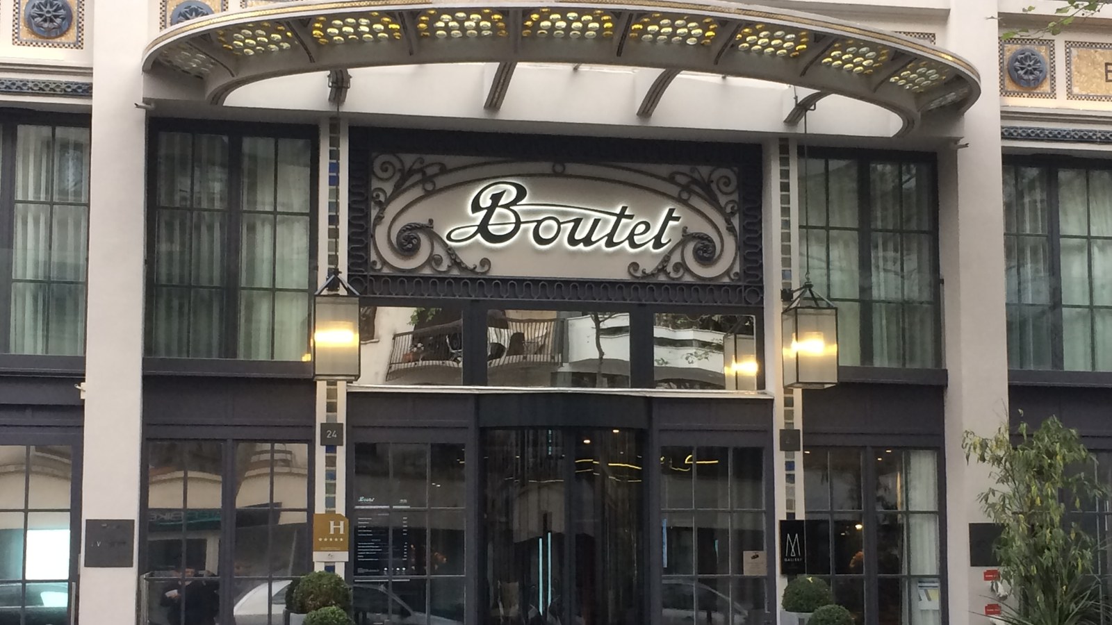 L'entrée de l'hôtel Boutet, rue Faidherbe dans le 11e arrondissement de Paris