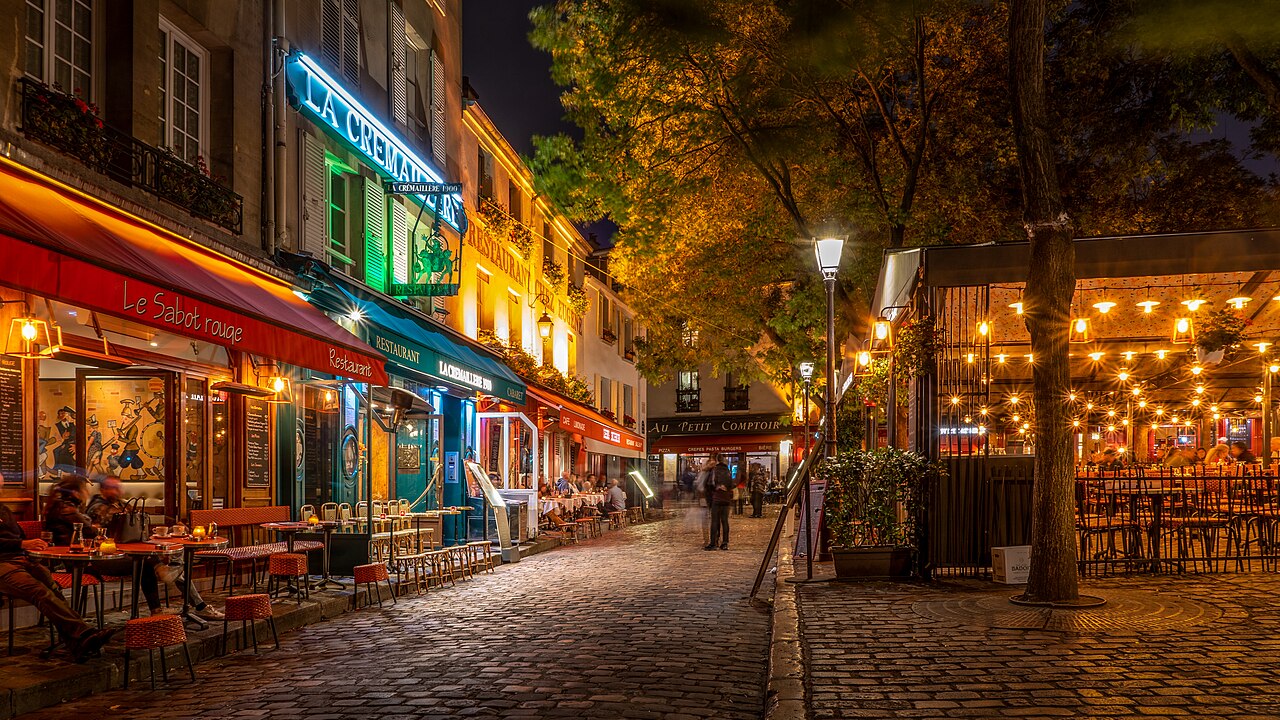 La place du Tertre à la tombée du jour