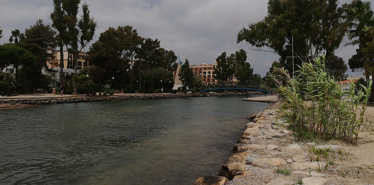 L'embouchure du Riu et ses berges à Santa Eulària des Riu, Ibiza.