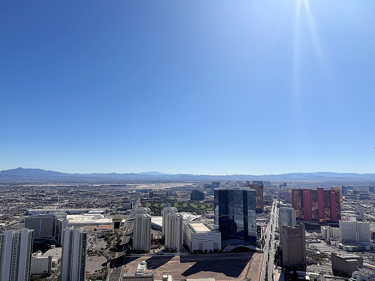 Le nord du Strip et ses tours vus depuis la plateforme du STRAT à Las Vegas