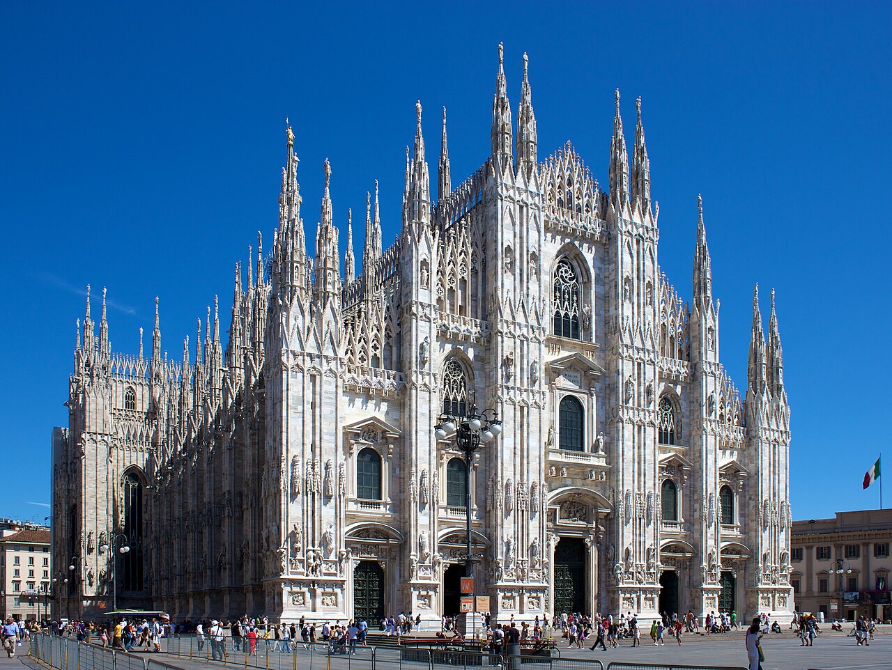 La cathédrale de Milan depuis la Piazza del Duomo.