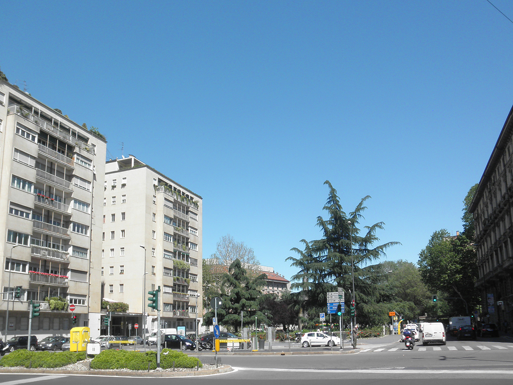 Piazza Tricolore en 2012, avant l'ouverture du métro M4.