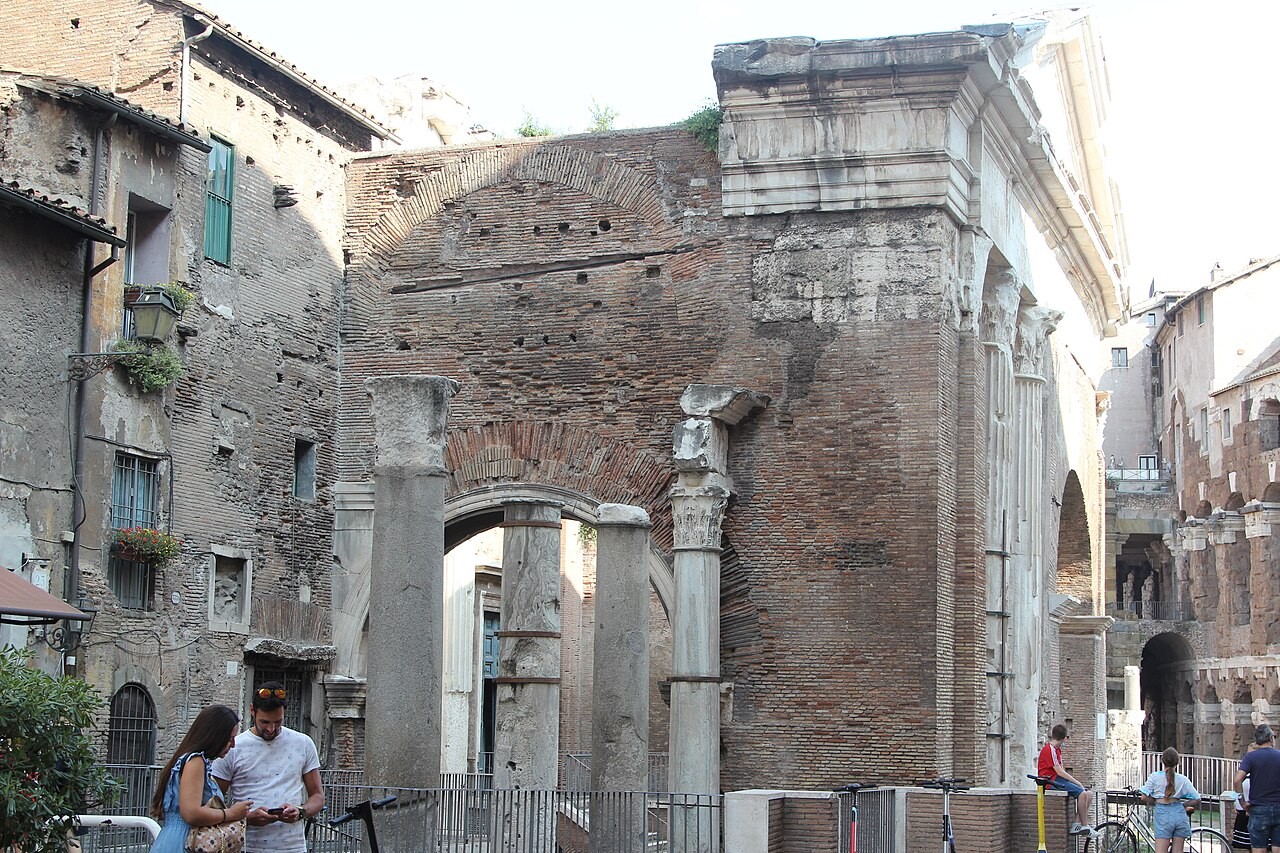 Le portique d'Octavie à Rome, aux abords de l'ancien ghetto.