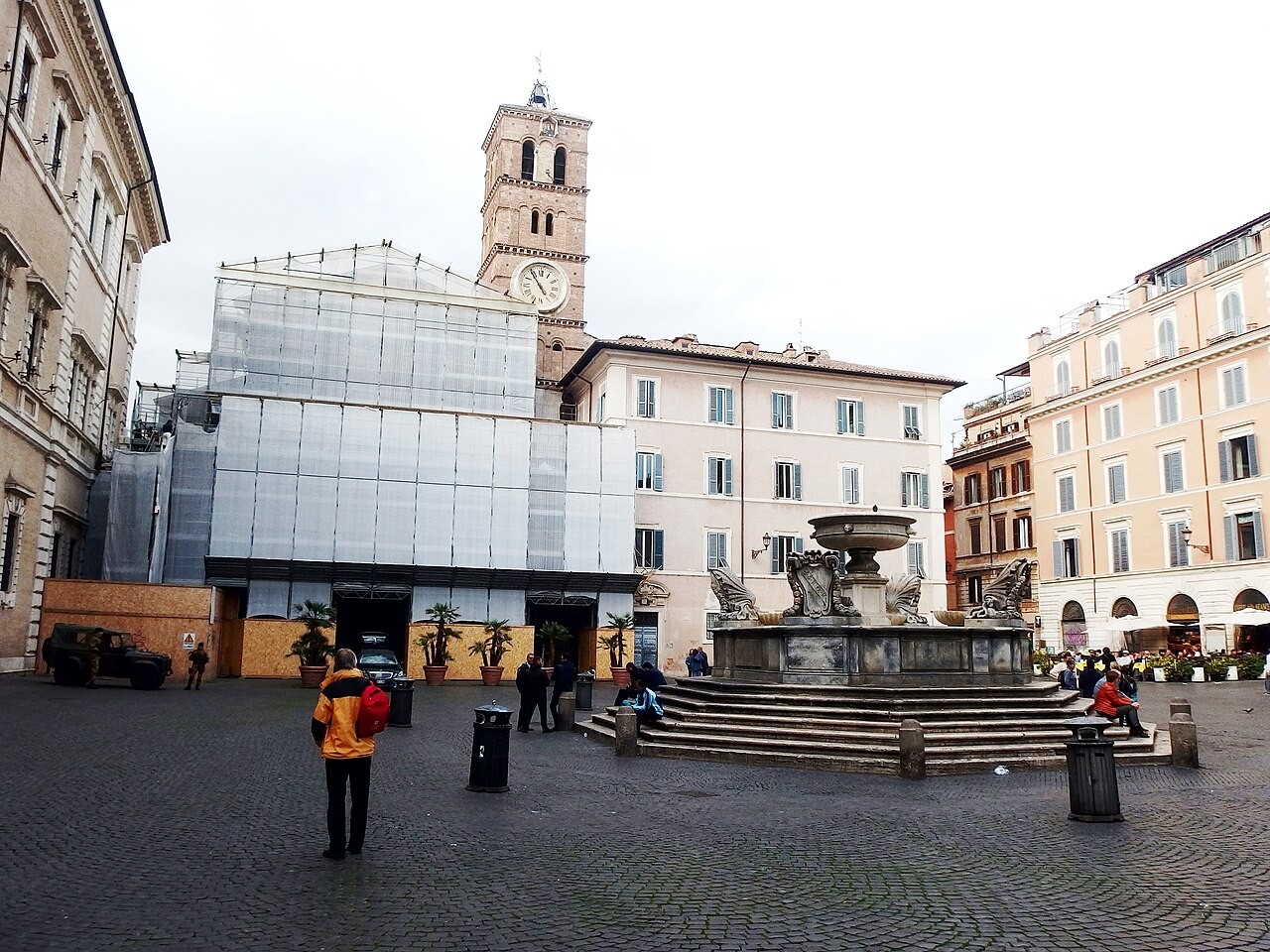 La piazza di Santa Maria in Trastevere à Rome.